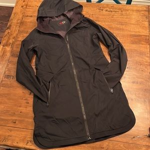 Lululemon fitted women’s black raincoat 3/4 length